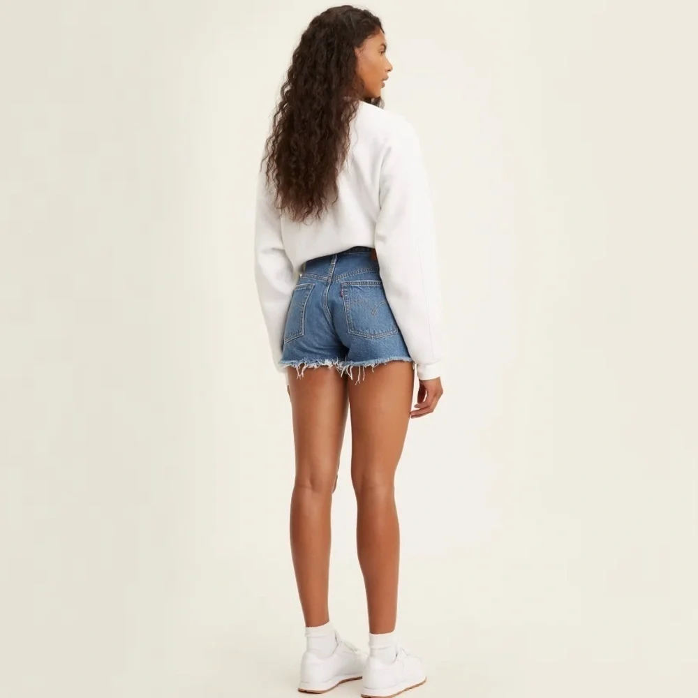 LEVI’S Wedgie Straight Leg Cut Off Blue Jean Shorts Raw Hem - Picture 2 of 7